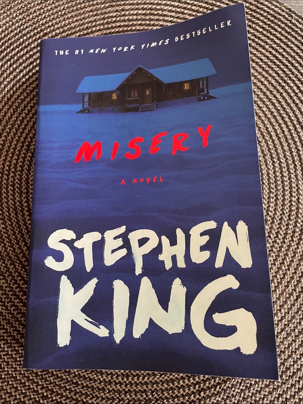 Misery by Stephen King - Blue Cover